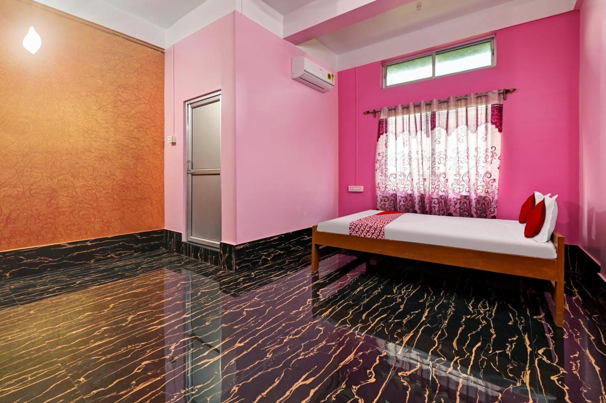 Oyo Flagship The Brahmaputra Homestay Guwahati Zewnętrze zdjęcie