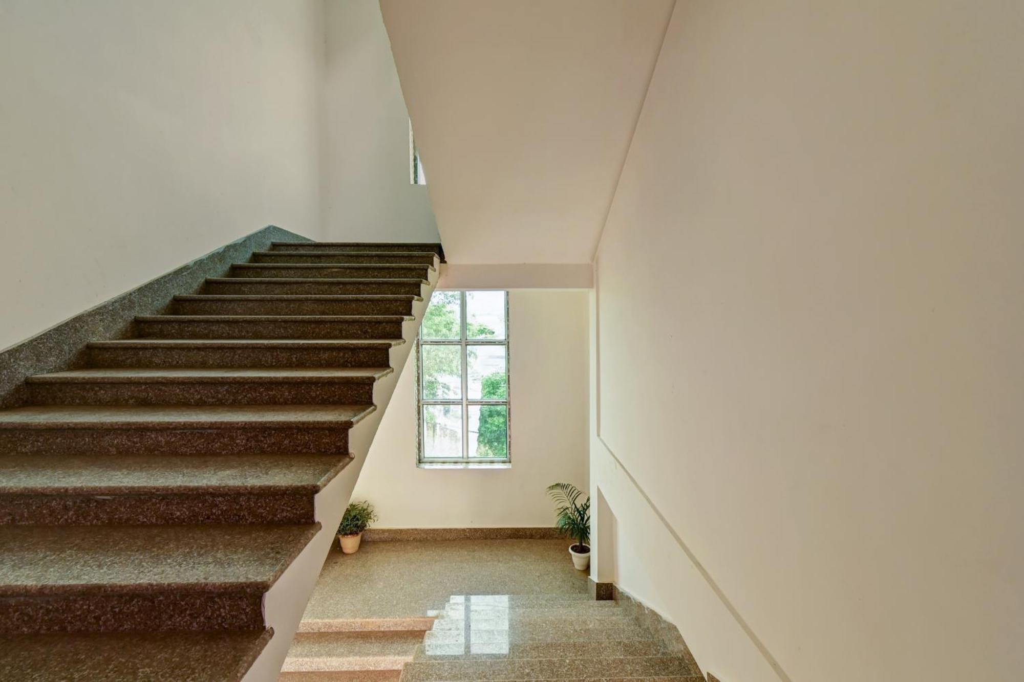 Oyo Flagship The Brahmaputra Homestay Guwahati Zewnętrze zdjęcie