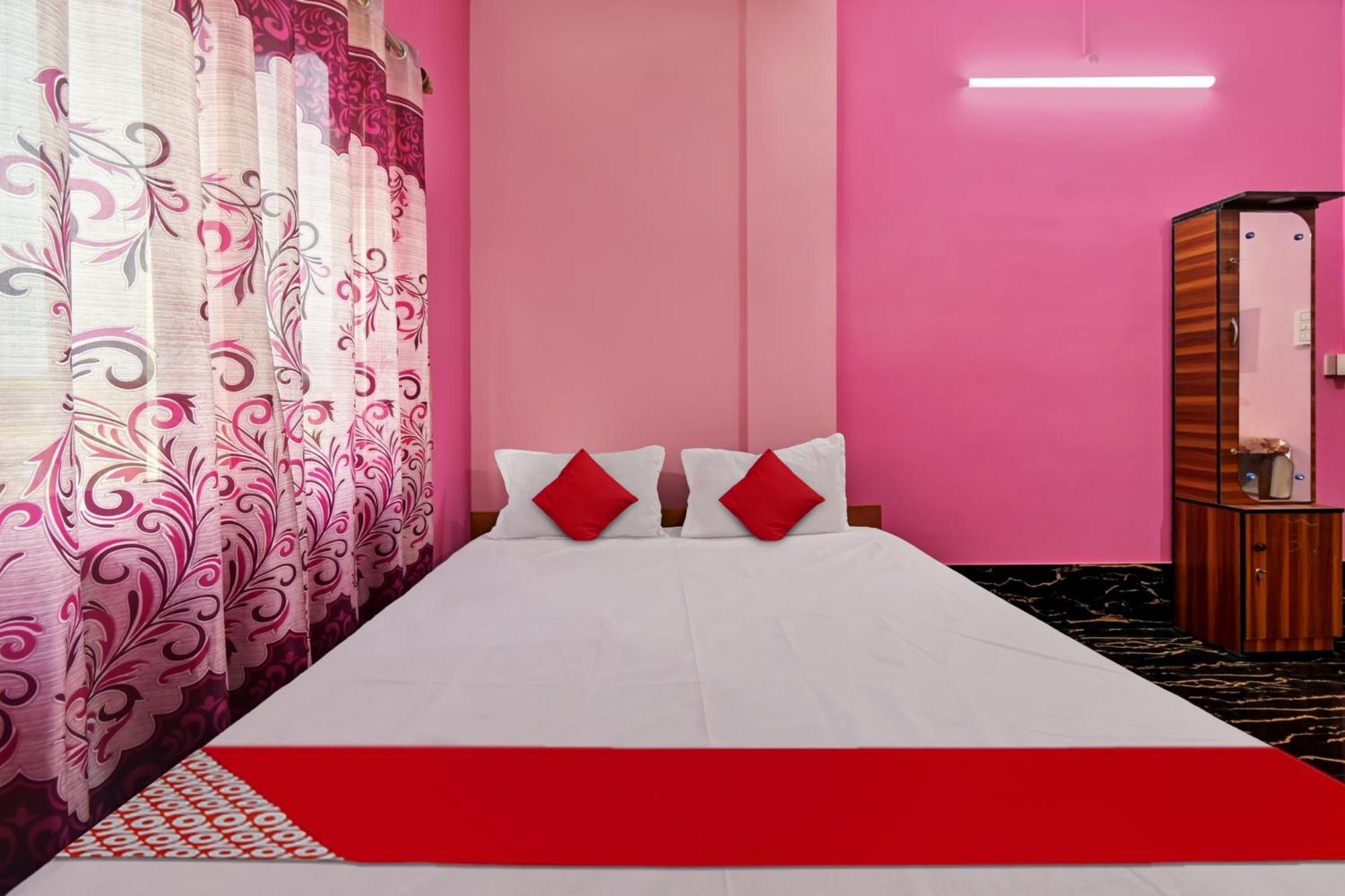 Oyo Flagship The Brahmaputra Homestay Guwahati Zewnętrze zdjęcie